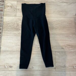 Beyond Yoga Maternity Capri Leggings Size Medium